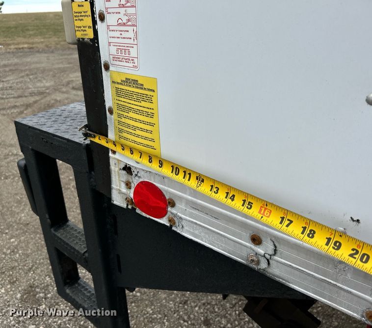 image for item EG1184 2008 Peterbilt  335 box truck