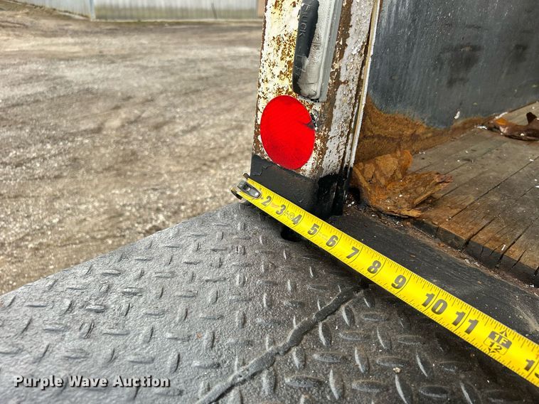 image for item EG1184 2008 Peterbilt  335 box truck