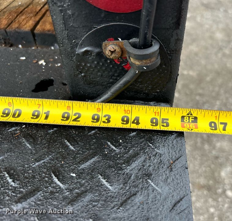 image for item EG1184 2008 Peterbilt  335 box truck