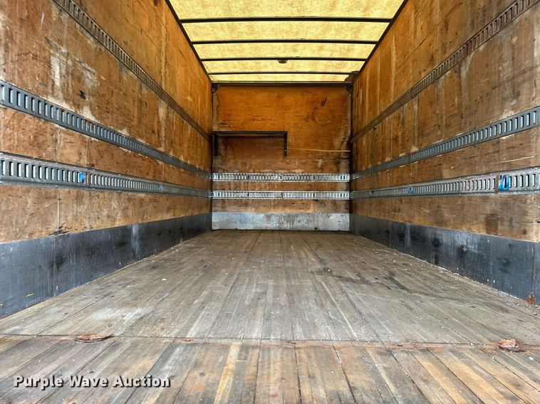 image for item EG1184 2008 Peterbilt  335 box truck