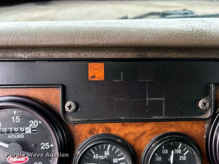 image for item EG1184 2008 Peterbilt  335 box truck