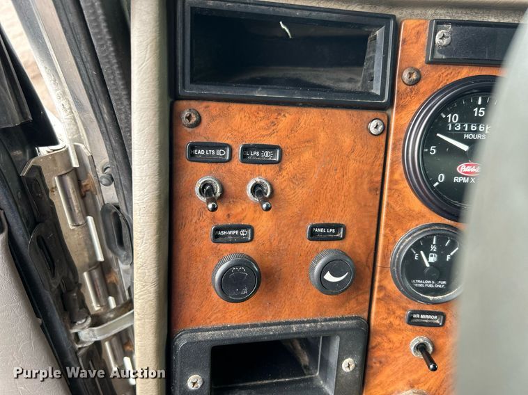 image for item EG1184 2008 Peterbilt  335 box truck