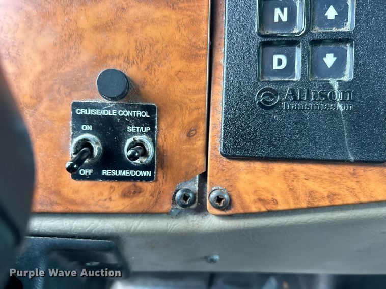 image for item EG1184 2008 Peterbilt  335 box truck