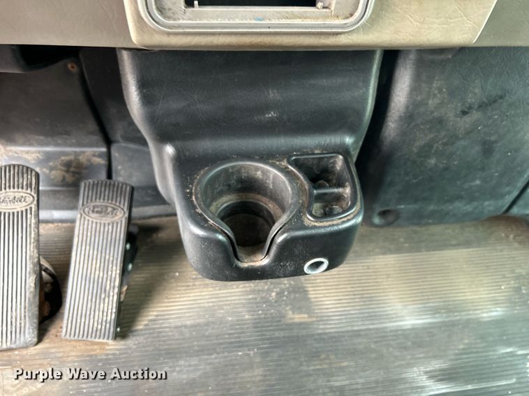 image for item EG1184 2008 Peterbilt  335 box truck