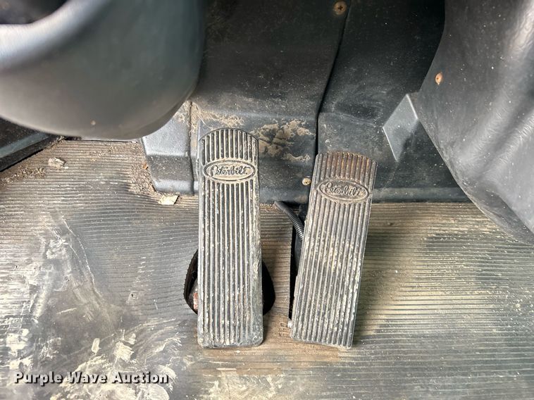 image for item EG1184 2008 Peterbilt  335 box truck