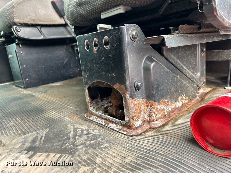 image for item EG1184 2008 Peterbilt  335 box truck