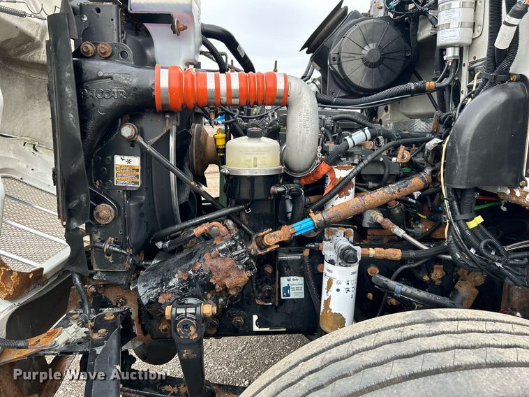 image for item EG1184 2008 Peterbilt  335 box truck