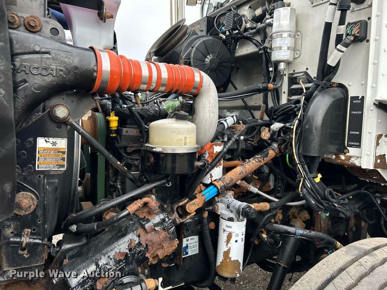 image for item EG1184 2008 Peterbilt  335 box truck