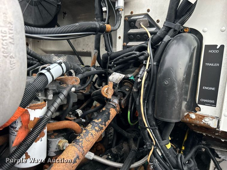 image for item EG1184 2008 Peterbilt  335 box truck