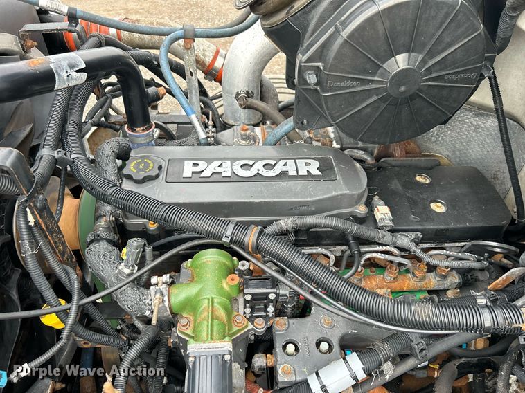 image for item EG1184 2008 Peterbilt  335 box truck