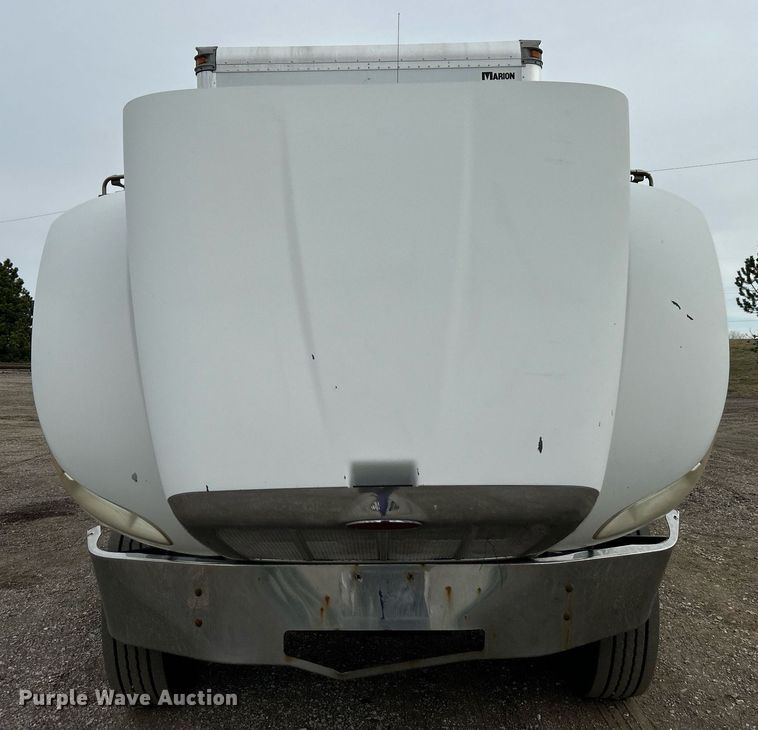 image for item EG1184 2008 Peterbilt  335 box truck