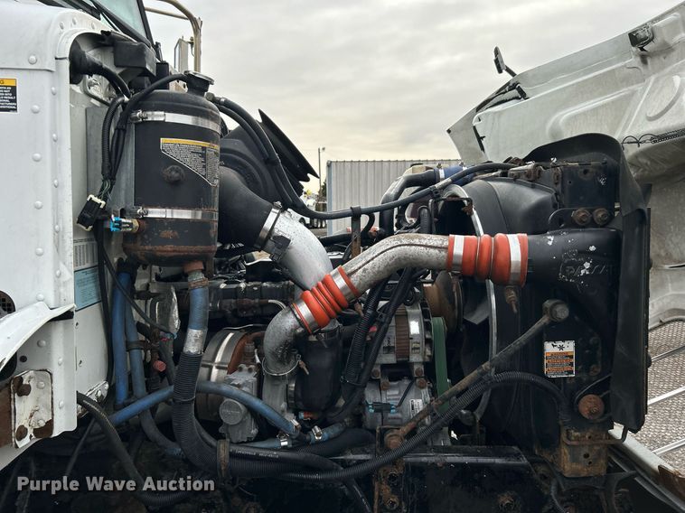 image for item EG1184 2008 Peterbilt  335 box truck