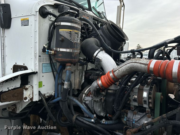 image for item EG1184 2008 Peterbilt  335 box truck