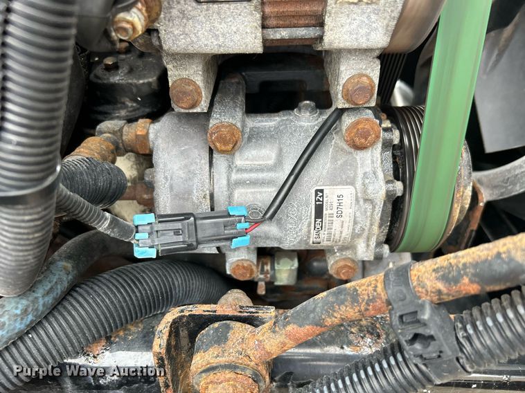 image for item EG1184 2008 Peterbilt  335 box truck