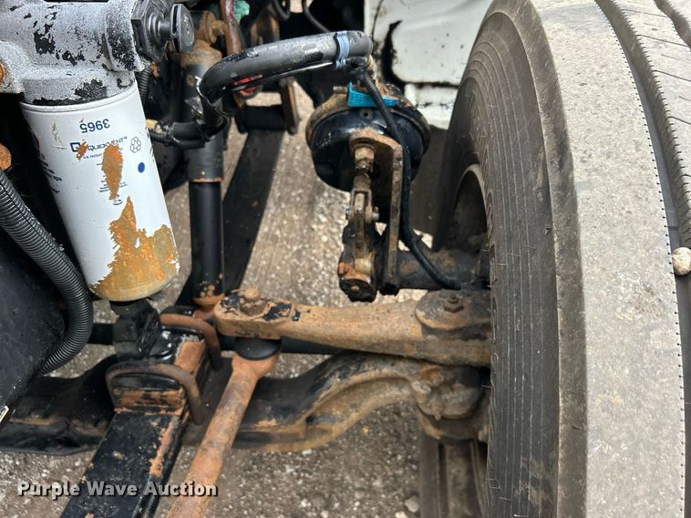 image for item EG1184 2008 Peterbilt  335 box truck