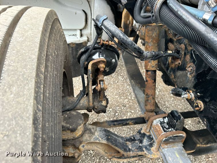 image for item EG1184 2008 Peterbilt  335 box truck