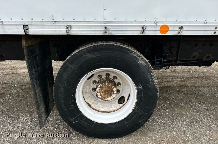 image for item EG1184 2008 Peterbilt  335 box truck