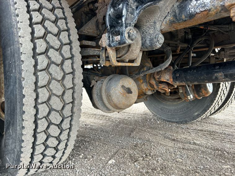 image for item EG1184 2008 Peterbilt  335 box truck