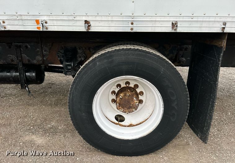 image for item EG1184 2008 Peterbilt  335 box truck