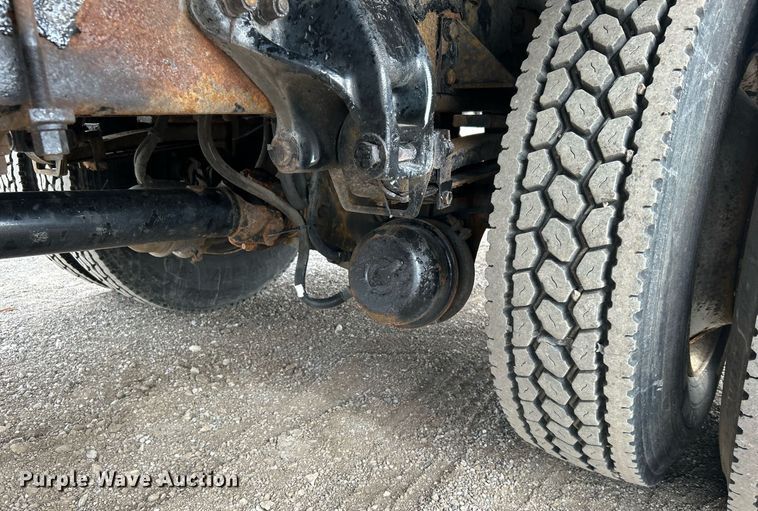 image for item EG1184 2008 Peterbilt  335 box truck