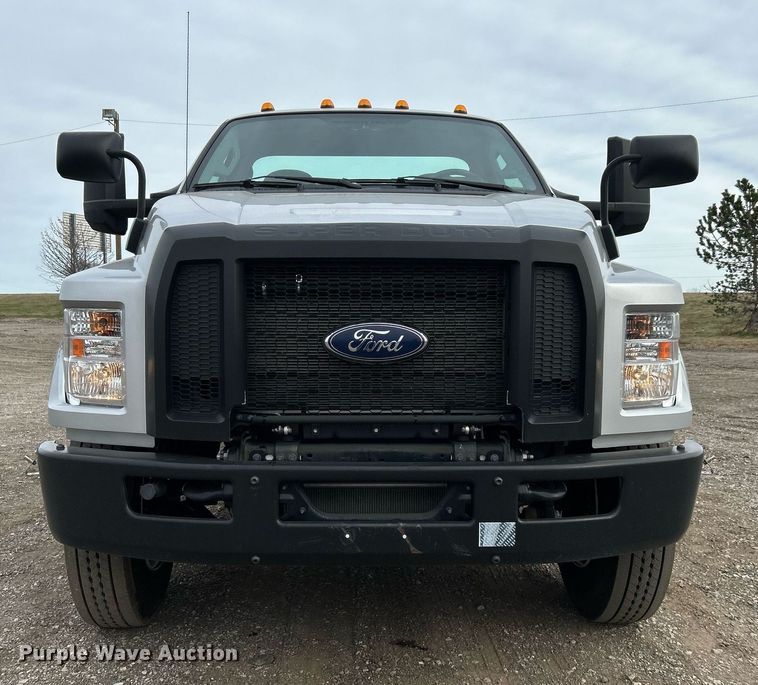 image for item EG1188 2022 Ford F650 Super Duty truck cab and chassis