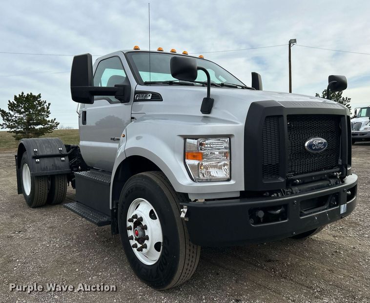 image for item EG1188 2022 Ford F650 Super Duty truck cab and chassis