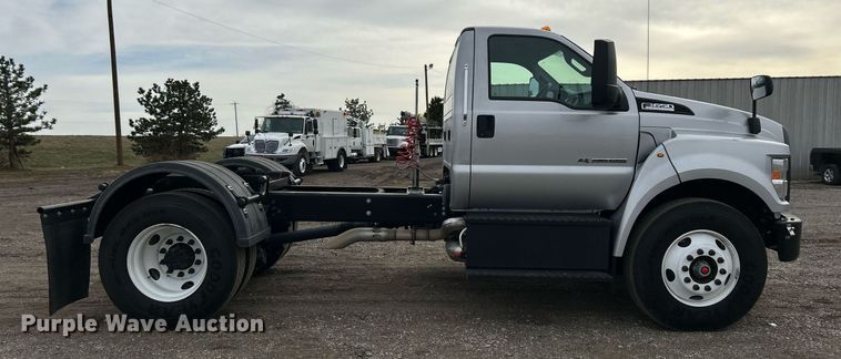 image for item EG1188 2022 Ford F650 Super Duty truck cab and chassis