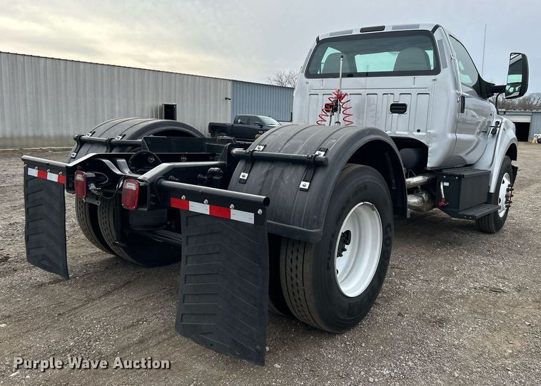 image for item EG1188 2022 Ford F650 Super Duty truck cab and chassis