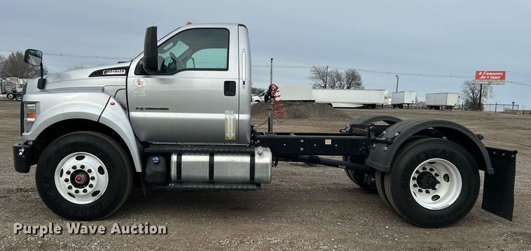 image for item EG1188 2022 Ford F650 Super Duty truck cab and chassis