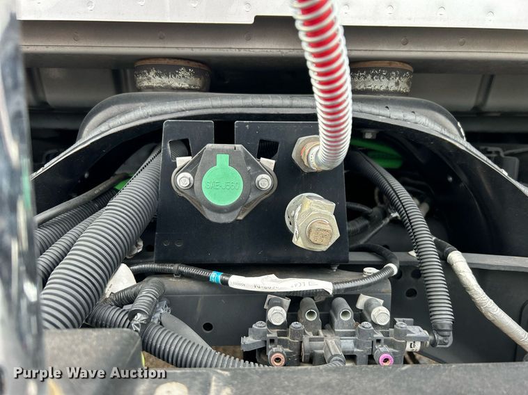 image for item EG1188 2022 Ford F650 Super Duty truck cab and chassis