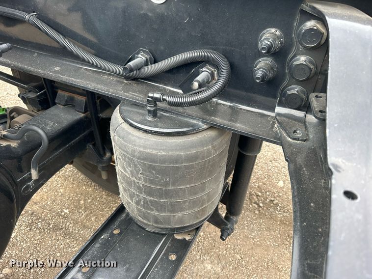 image for item EG1188 2022 Ford F650 Super Duty truck cab and chassis