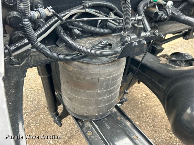 image for item EG1188 2022 Ford F650 Super Duty truck cab and chassis