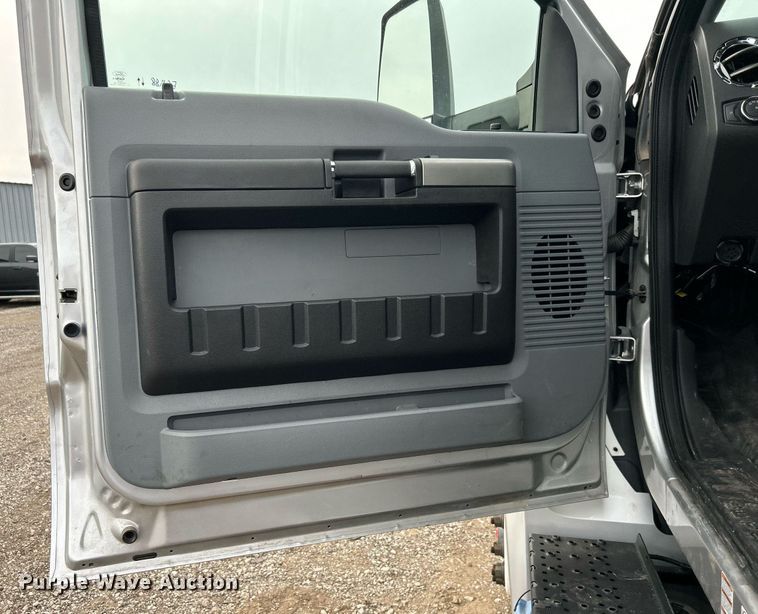 image for item EG1188 2022 Ford F650 Super Duty truck cab and chassis