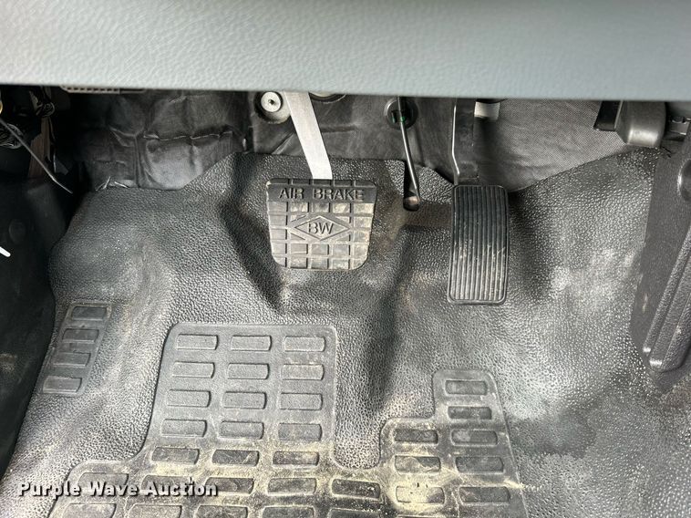 image for item EG1188 2022 Ford F650 Super Duty truck cab and chassis