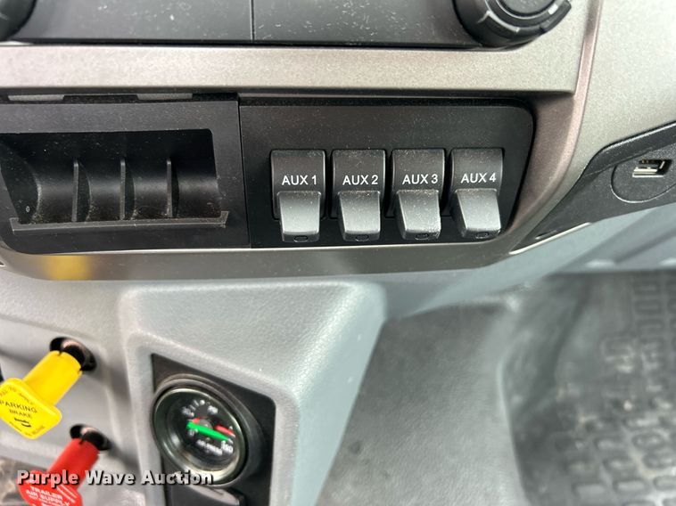 image for item EG1188 2022 Ford F650 Super Duty truck cab and chassis