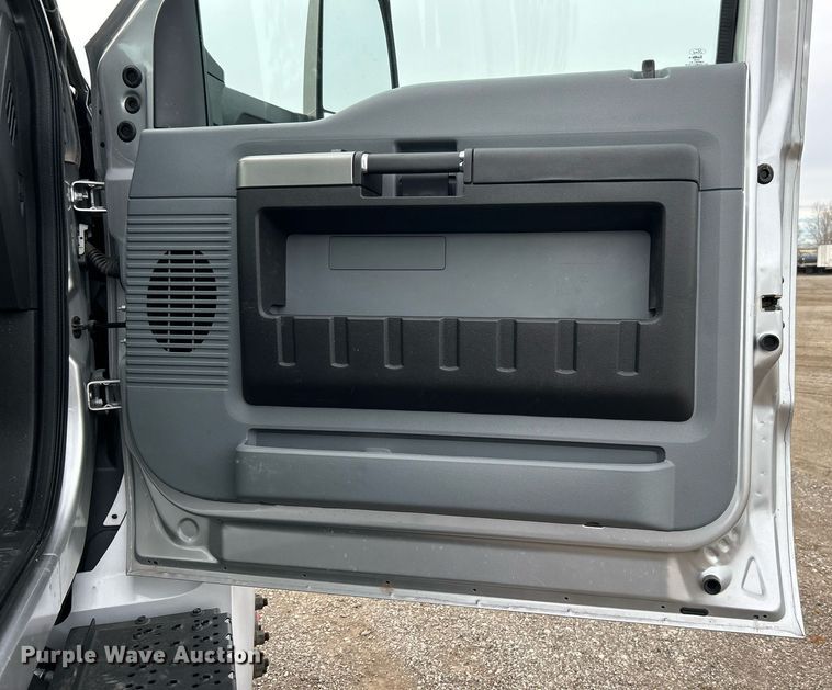 image for item EG1188 2022 Ford F650 Super Duty truck cab and chassis