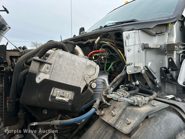 image for item EG1188 2022 Ford F650 Super Duty truck cab and chassis