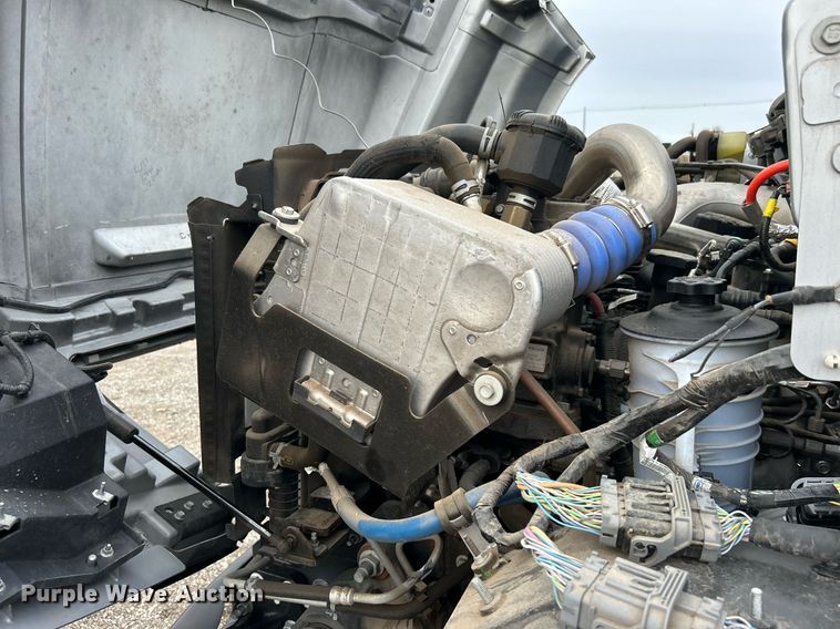 image for item EG1188 2022 Ford F650 Super Duty truck cab and chassis