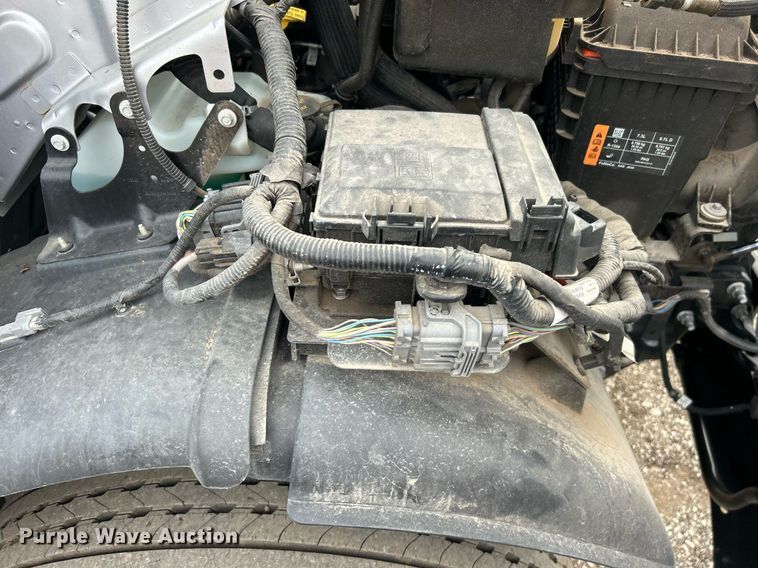 image for item EG1188 2022 Ford F650 Super Duty truck cab and chassis