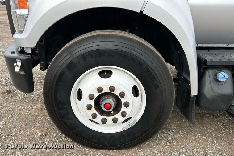 image for item EG1188 2022 Ford F650 Super Duty truck cab and chassis