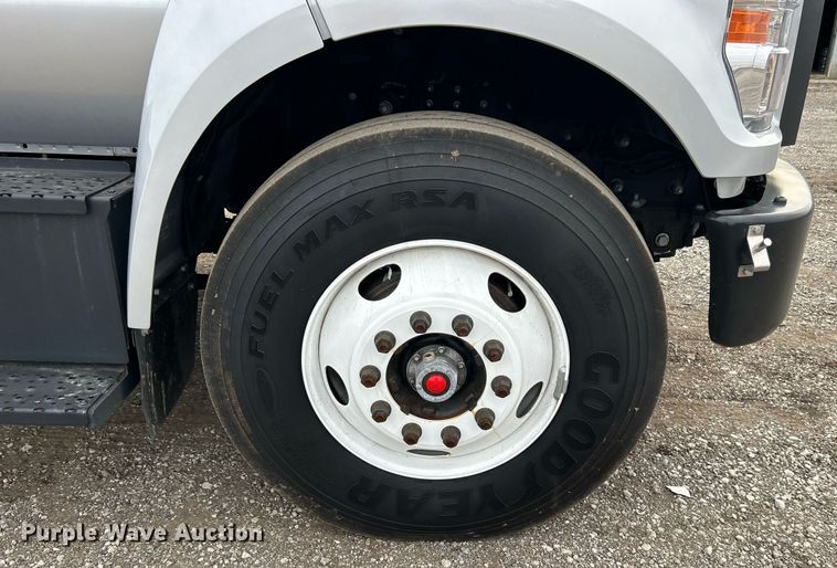 image for item EG1188 2022 Ford F650 Super Duty truck cab and chassis