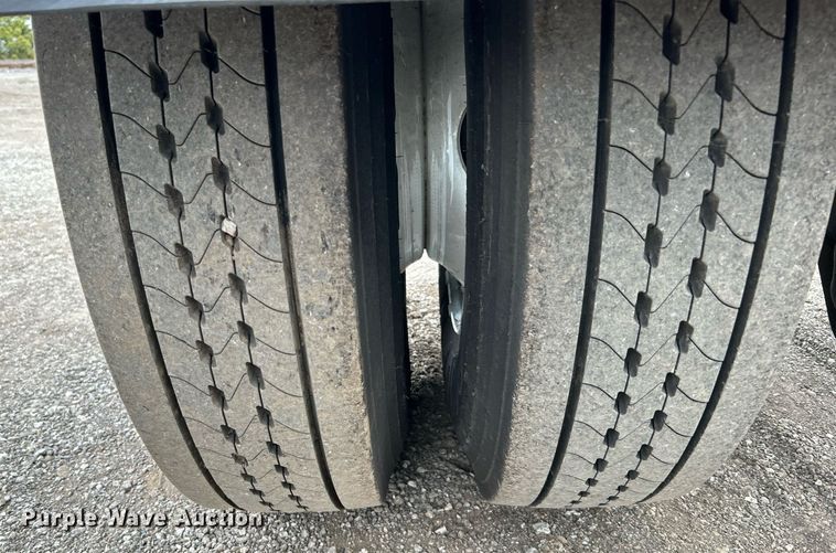 image for item EG1188 2022 Ford F650 Super Duty truck cab and chassis