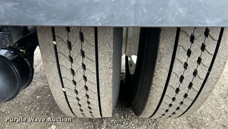 image for item EG1188 2022 Ford F650 Super Duty truck cab and chassis