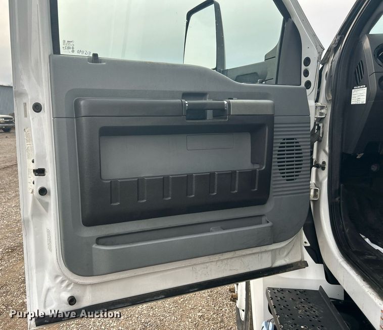 image for item EG1190 2016 Ford F650 Super Duty box truck