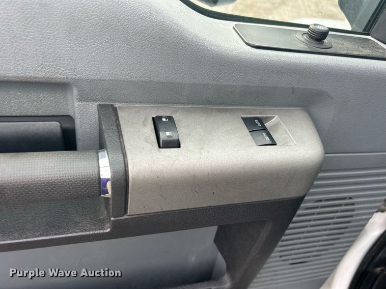 image for item EG1190 2016 Ford F650 Super Duty box truck