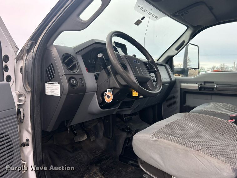 image for item EG1190 2016 Ford F650 Super Duty box truck