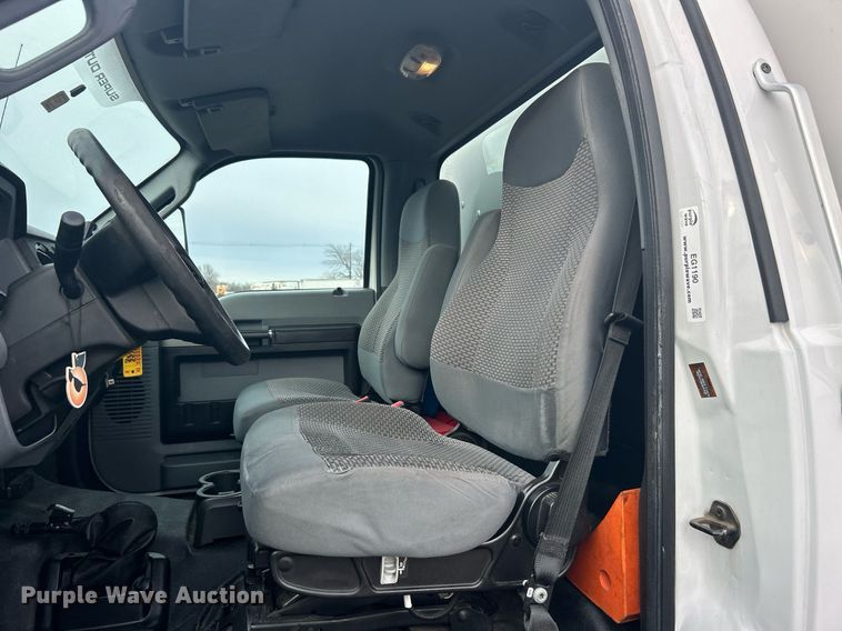 image for item EG1190 2016 Ford F650 Super Duty box truck
