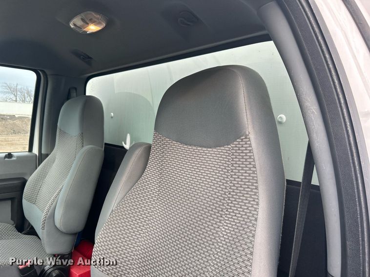 image for item EG1190 2016 Ford F650 Super Duty box truck