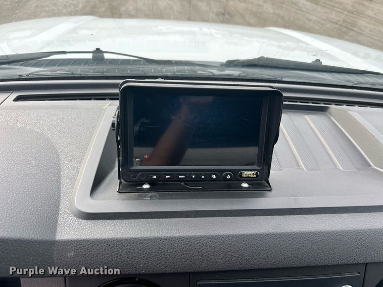 image for item EG1190 2016 Ford F650 Super Duty box truck