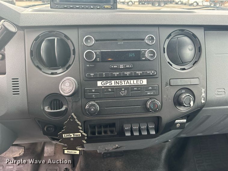 image for item EG1190 2016 Ford F650 Super Duty box truck